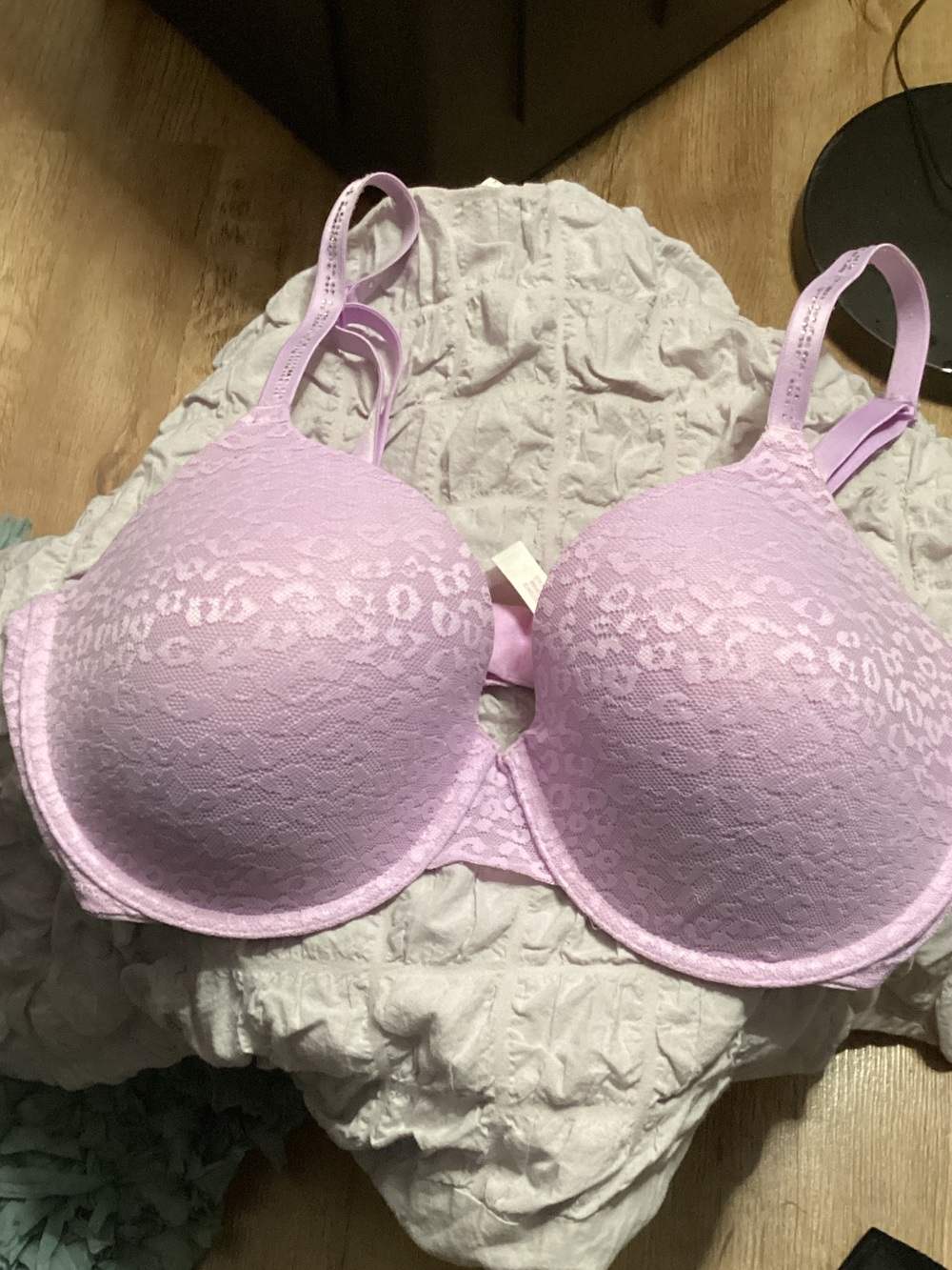 PINK Victoria's Secret Padded Lavender Lace T-Shirt Bra with Rhinestone stp- 36D